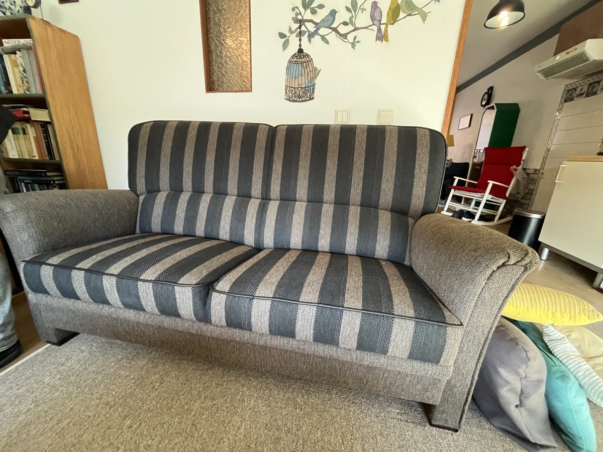 Woonkamer vol spullen