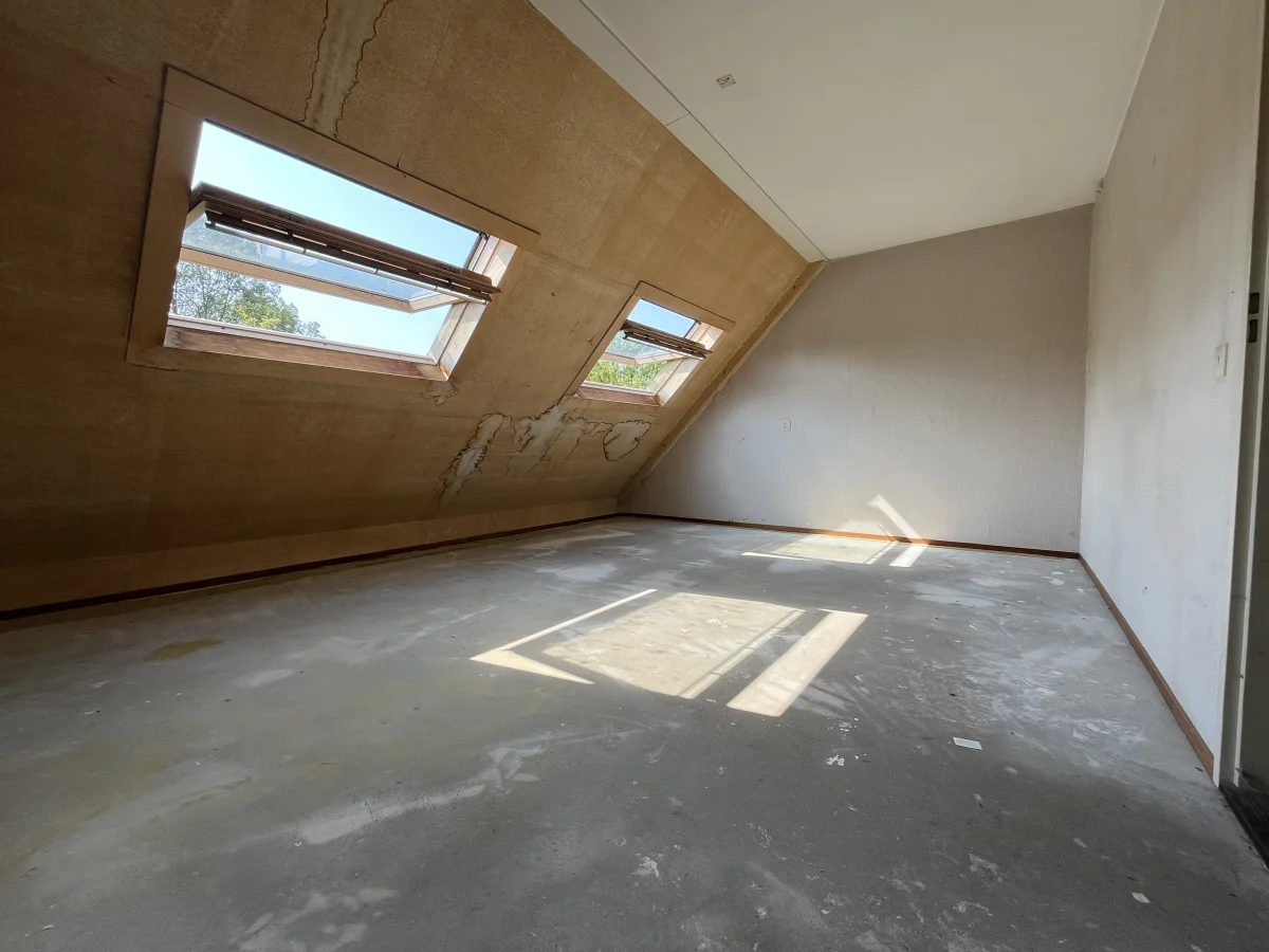 Zolderkamer leeg en netjes opgeleverd door STIJL